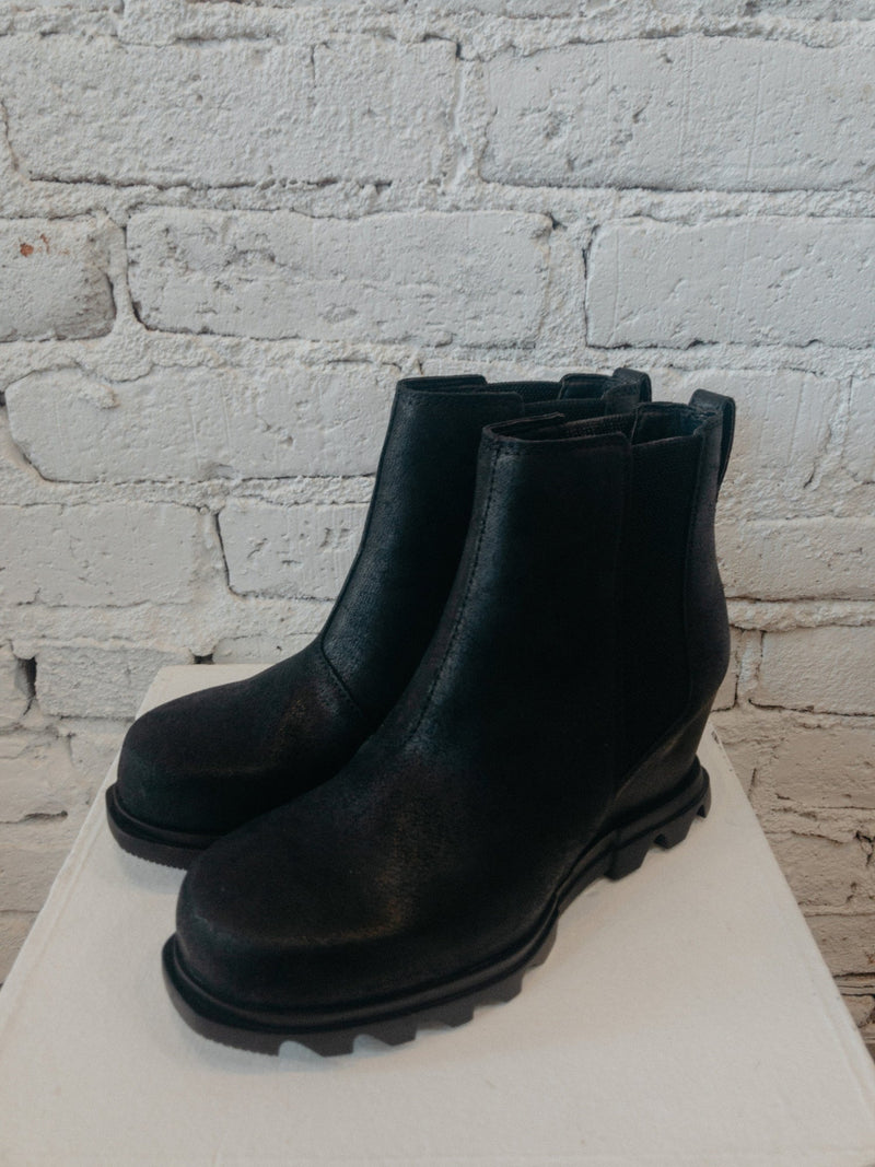 Sorel - Joan of Arctic Wedge III Chelsea - Black-Shoes-Yellow Umbrella